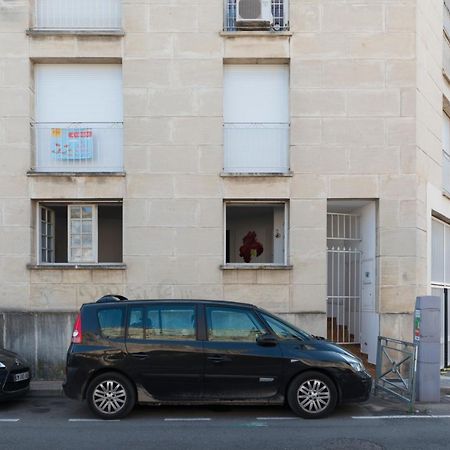 Appartement De Charme - Vue Sur Remparts - Wifi Gratuit - Parking Payant A Proximite Avignon Exteriör bild