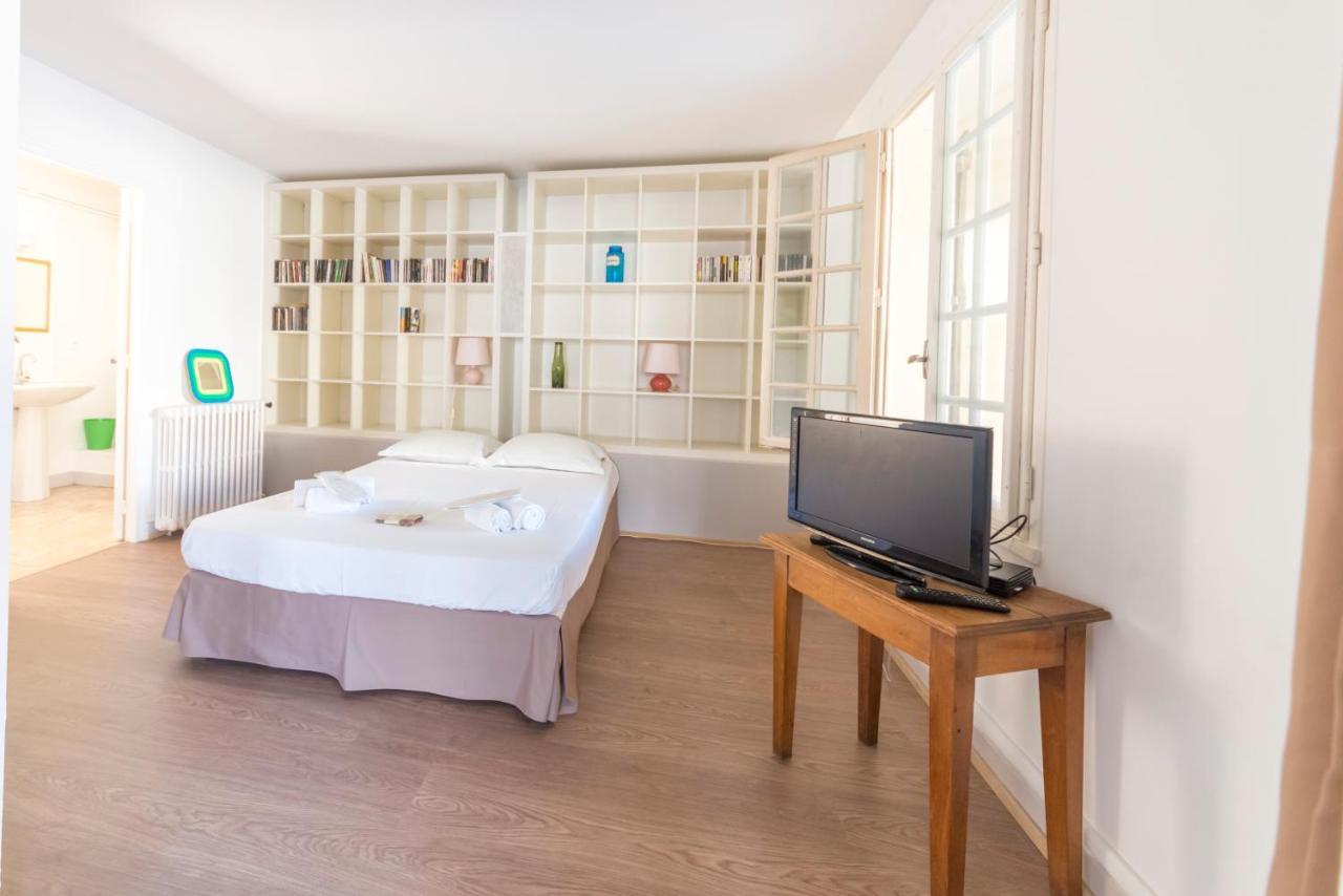 Appartement De Charme - Vue Sur Remparts - Wifi Gratuit - Parking Payant A Proximite Avignon Exteriör bild