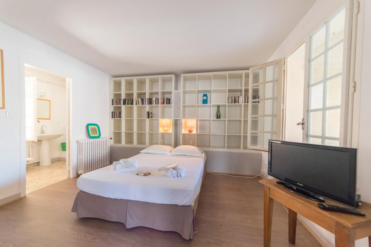 Appartement De Charme - Vue Sur Remparts - Wifi Gratuit - Parking Payant A Proximite Avignon Exteriör bild